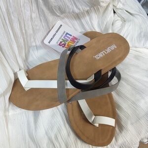 Muk Luks Sandals with Black, Gray, and White stretch Straps size 8